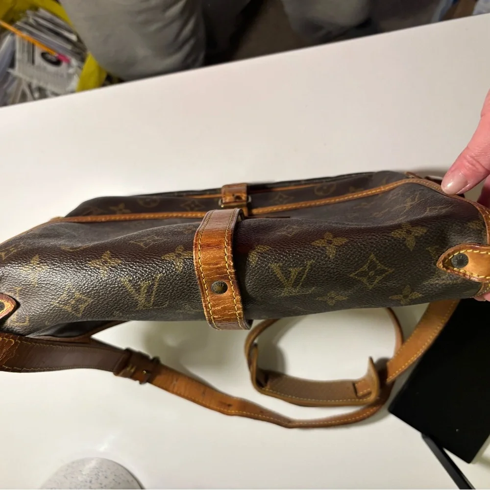 Vintage Louis Vuitton Brown and Tan Monogram Crossbody Bag - Picture 10 of 15